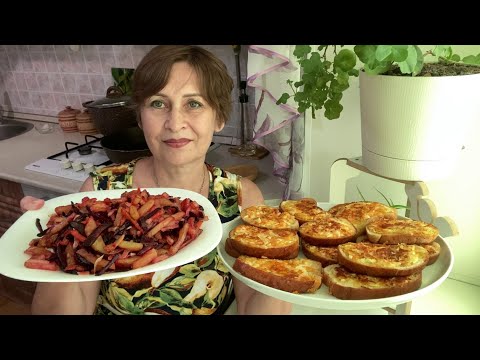 Обед без заморочек. Бутерброды из того, что есть и салат из жареных овощей.