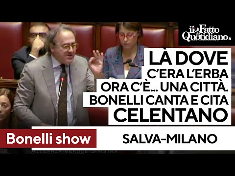 Bonelli-show contro il decreto salva-Milano. Intona Celentano e si scaglia contro la norma