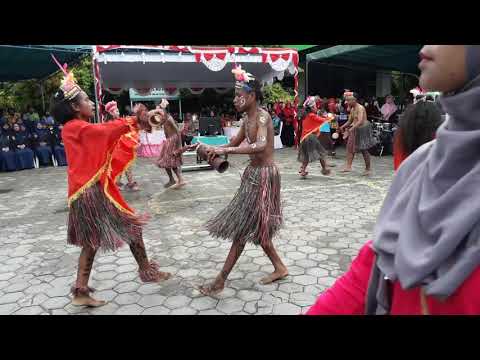 Pertunjukan TARI adat SMP YPK KOTARAJA