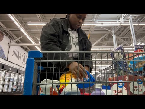 JAE GOES SHOPPING WITH HER MOM AT WALMART