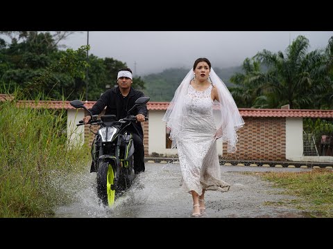 Un motociclista me robo justo antes de casarme