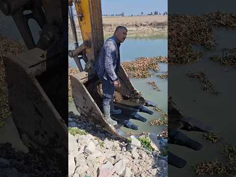 Bu Adam Abdest Almak İçin Kepçeyi Kullandı