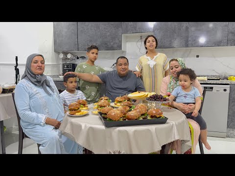 الفرحة فدار أسرة مغربية 💃🏻الله يكمل بلخير 🤣