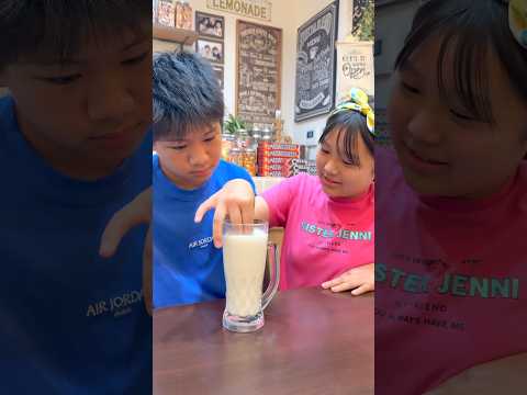 牛乳の中にキャンディーが落ちた　お兄ちゃん編😱🥛😭#shorts