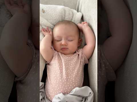 ⭐️백만뷰⭐️낮잠자고 일어난 아기 🥰 언니보고 피식