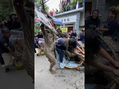 CEWE GEMOI DI SERANG TIGA KUDA LUMPING!!!seni benjang mekar budaya