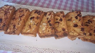 Sfoglie croccanti di albumi con frutta secca