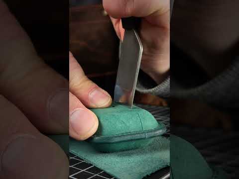 شكل واحد، كفر جوال وكفر سماعات، استخدام يومي مريح 📱🎧#جلد #كفر #سماعات #ستايل #حرفة