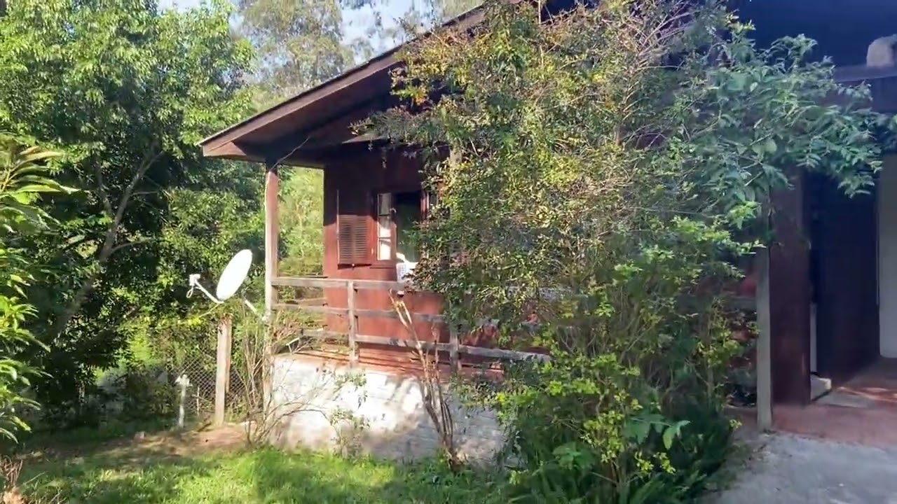 COMPRE, SÍTIO COM CASA, 2 DOR. SUÍTE, CHURRASQUEIRA NA GARAGEM COM FOGÃO CAMPEIRO, SUBIDA PERAU.
