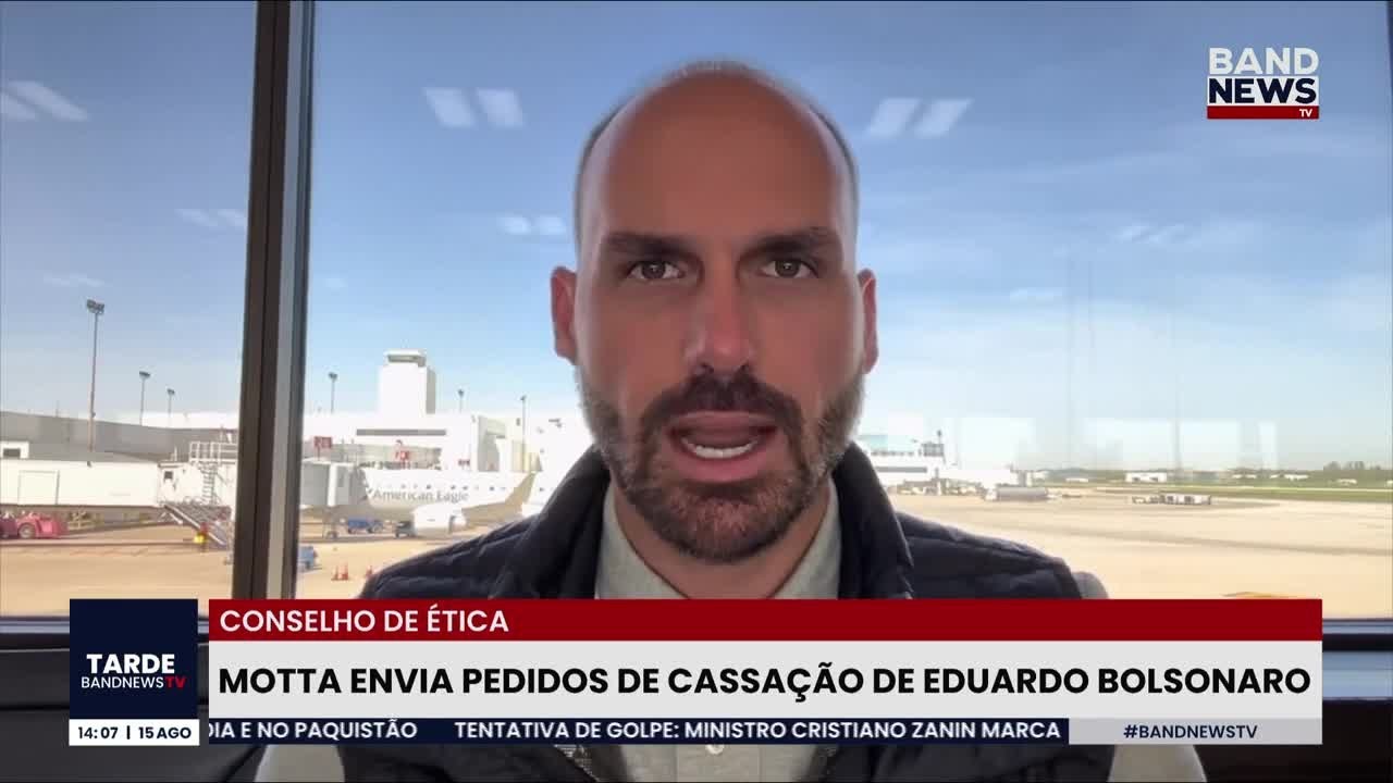 Motta envia pedidos de cassação de Eduardo Bolsonaro ao Conselho de Ética
