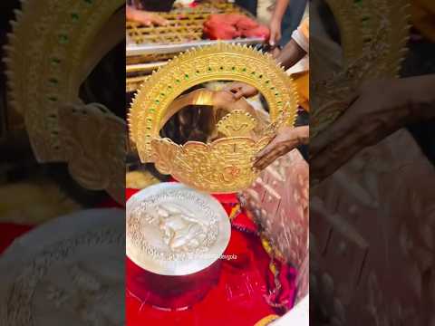 महाकाल को अर्पित किया 10 किलो सोने का मुकुट #shortsvideo
