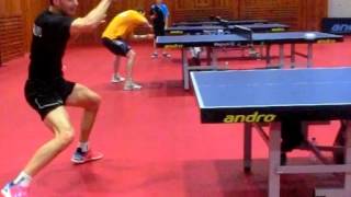Jakub Kleprlík, stolní tenis, forehand, pohled z boku, 240 fps