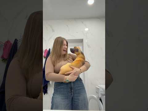 Кого она притащила🤣