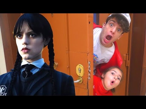 MAI ENTRARE NELLA CASA DI MERCOLEDI ADDAMS