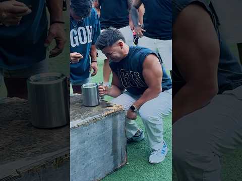 Culturista levanta el MARTILLO y la JARRA DE THOR 🤯