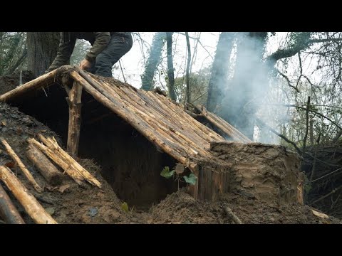 membangun tempat perlindungan bertahan hidup yang hangat untuk makan I dan tidur dengan cepat