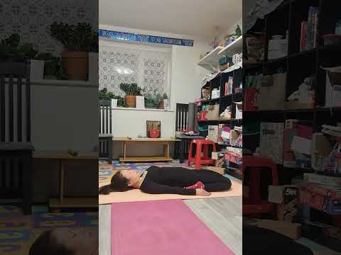 Kéo giãn cơ đùi, cân chỉnh cơ thể tiếp