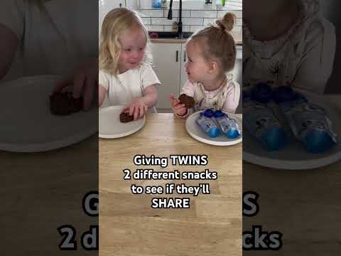 Giving TWINS 2 different snacks to see if they’ll SHARE  #twinmom #twins #toddlers #momof5