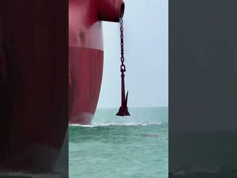 What's The Process Of Heaving Up Anchors On Big Ships? #shorts