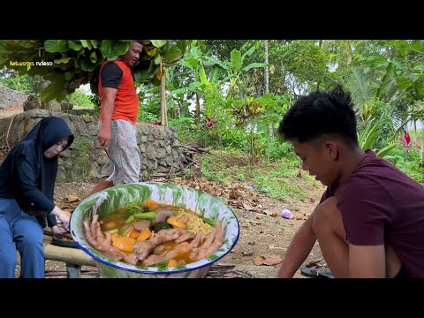 aktivitas sore bersama keluarga, membuat seblak ceker super pedas super nikmat,masak di desa