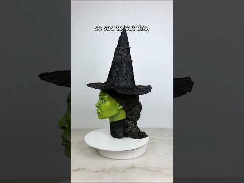 Still can't believe it worked so well! #Wicked #elpahba #cake