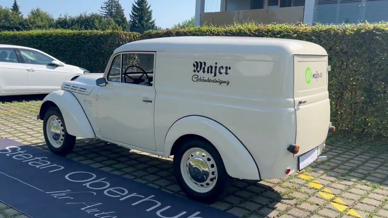 Video preview of Renault Juvaquatre (1954)