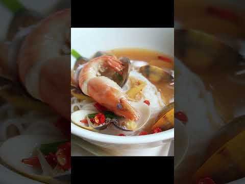 Spicy Seafood Noodles in the Rain 🌧️🔥 So Hot It Made Me Sweat!