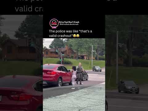 Wait the police is on her side I’m screaming 😭 #roadrage #crashout
