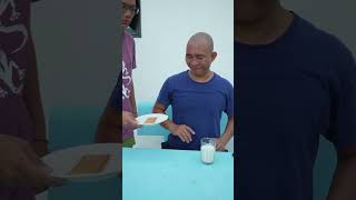 Anh ấy thích một chiếc bánh nguyên #shorts #funny