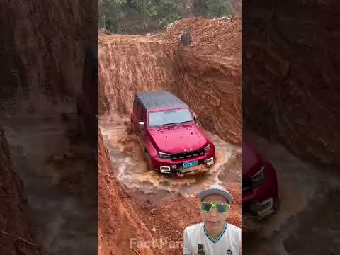 Mobil Masuk lubang ‼️ Mainan atau benaran sih #trendingshorts