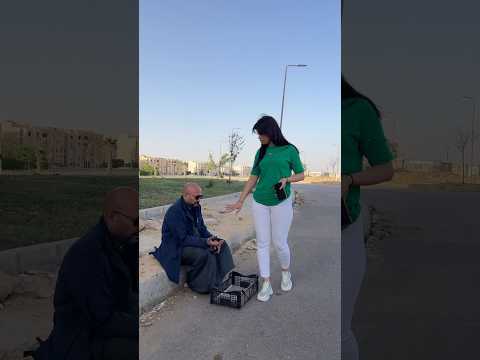 رجل اعمي يطلب المساعده ولكن الصدمه..‼️😱 #اكسبلور #كوميديات #funnyanime #animals #ضحك #اهميه #شلتنا