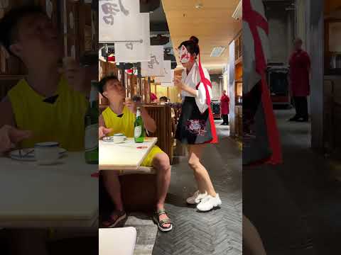 大哥：哎哟好凉快喲。 #全网最帅开酒猫