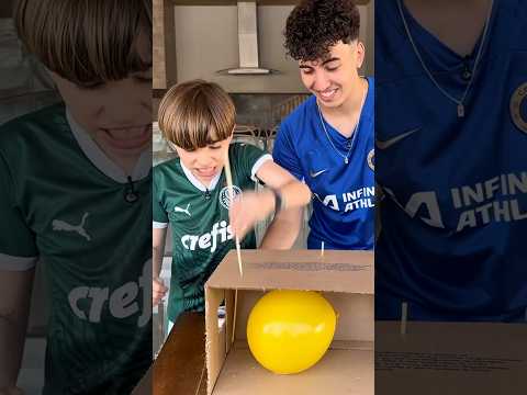 ENSINANDO MEU IRMÃOZINHO A PERDER NO DESAFIO DO BALÃO! 🎈