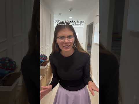 Is every women like this?! 🥲 #youtubefamily #couplescomedy