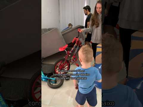 TUDO QUE MEUS FILHOS ACUMULAM DEBAIXO DO SOFÁ EM UMA SEMANA #caroljaniro #humormaterno #filhos