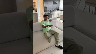 quando você pisa no molhado de meia: