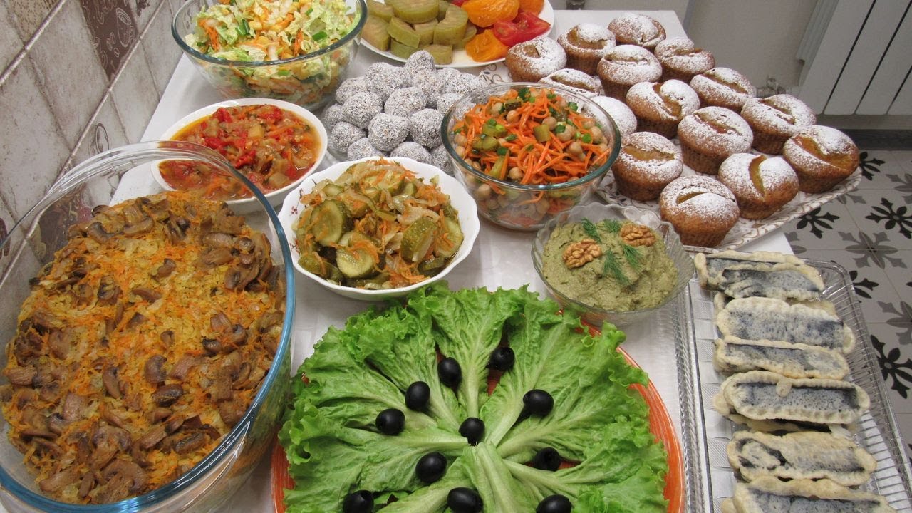 Постное меню на день рождения. Наготовила много вкусного. 8 блюд: закуски, салаты, горячее и десерт