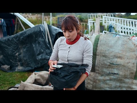 Mujer recolectora de basura encuentra una gran suma de dinero y su decisión te sorprenderá