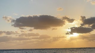今日も一日お疲れ様でした。沖縄の夕日パワースポットから最高のエネルギーをお送りします。あなたにたくさんの幸運が訪れますように♪