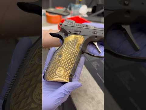 🔫  золотий CZ Shadow 2: тюнінг, що вражає!  #shorts #зброя #пістолет