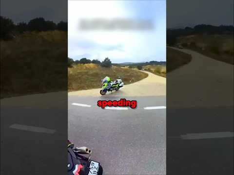 Cyclist Saves Biker @LajugueteriaSBK
