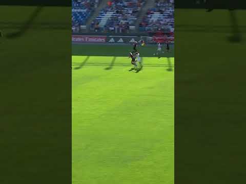 💥 Cabezazo al fondo de la red de Alba Redondo para abrir la lata