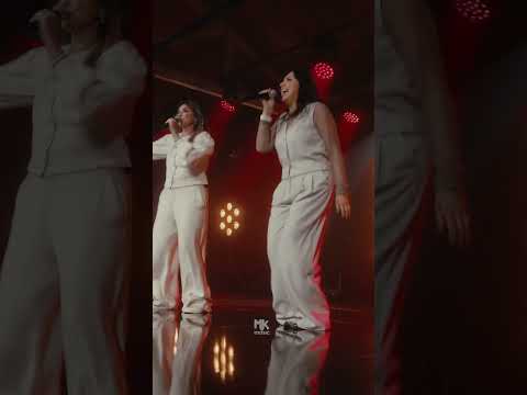 Ouça cadeias quebrando! Vem ver esse louvor poderoso 