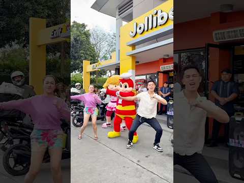 Dancing with Jollibee in public 😍 #jollibee #simonsaysvlog #simonjavier #dance #funny #viral #trend