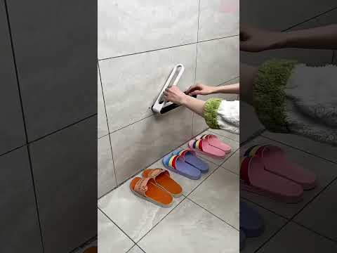 🩴 Mom Filled Dad’s Slippers in the Bathtub! 😳🤣#Slippers #FunnyShorts #FamilyShorts #MomVsDad