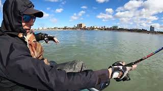 PESCA CON GRAN SORPRESA EN UN MAR CALMO DISFRUTANDO CON AMIGOS