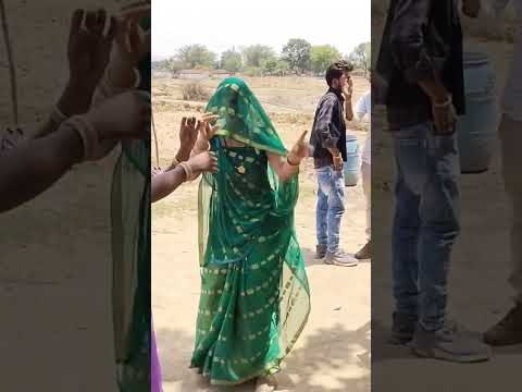 भौजी का बघेली बैंड बजा सुंदर डांस