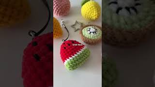 Fruits keychains to complete your summer.🍉 #crochet #yarn #fruit #tutorial #freepattern