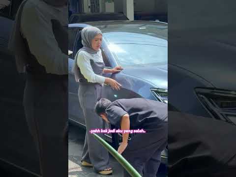 Ketika istri bikin lecet mobil, fix salah trotoar! #shorts