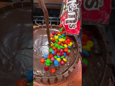What an illusion ๐คฏ #diy #cake